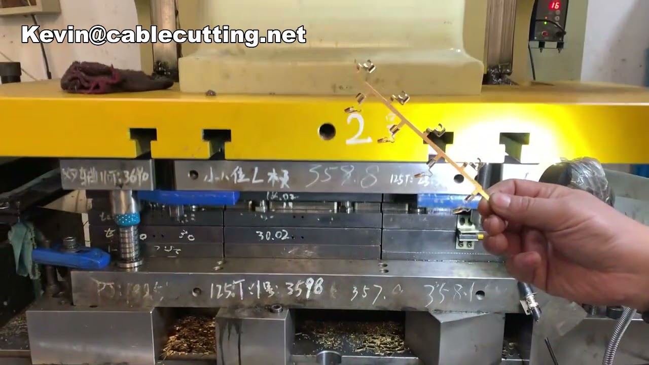 Μηχανήματα Crimping για Ένθετα Φις 16A Συμπαγή & Κοίλα, Γραμμή Παραγωγής Ένθετων Φις 16A, Αυτοματισμός Συναρμολόγησης Φις Ευρώπης