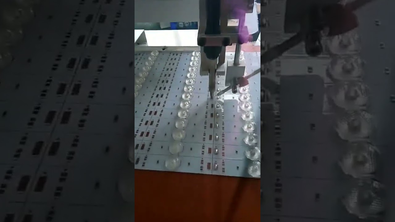 Αυτόματη μηχανή συγκόλλησης LED module WPM-142 | Βιομηχανική αυτοματοποίηση